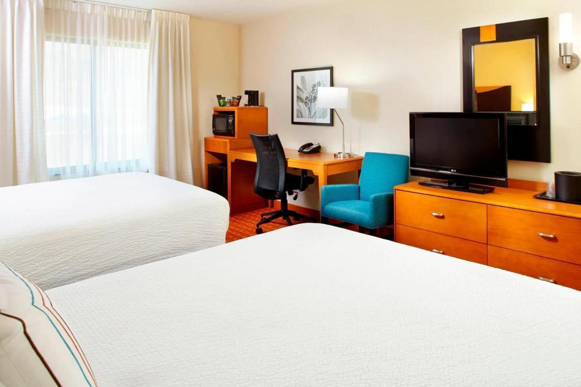 Fairfield Inn And Suites Neville Island Pittsburgh Exteriör bild